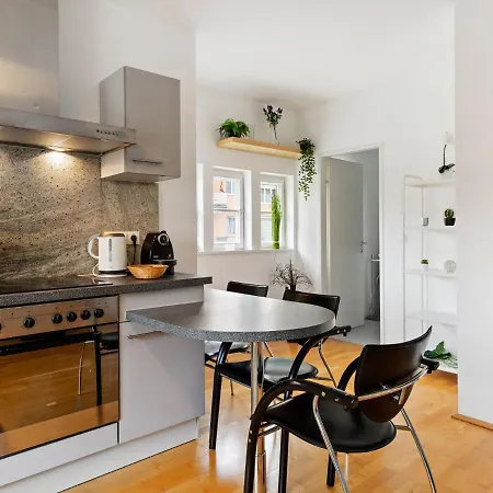 Apartment In Near The Golden Roof *