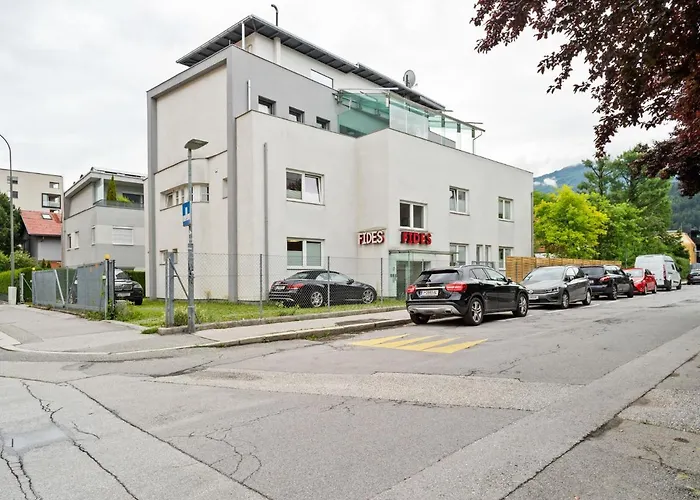 Near Bergisel Jump Apartmán *